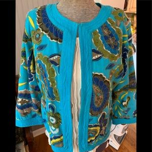 Open front top w/ closure at neck